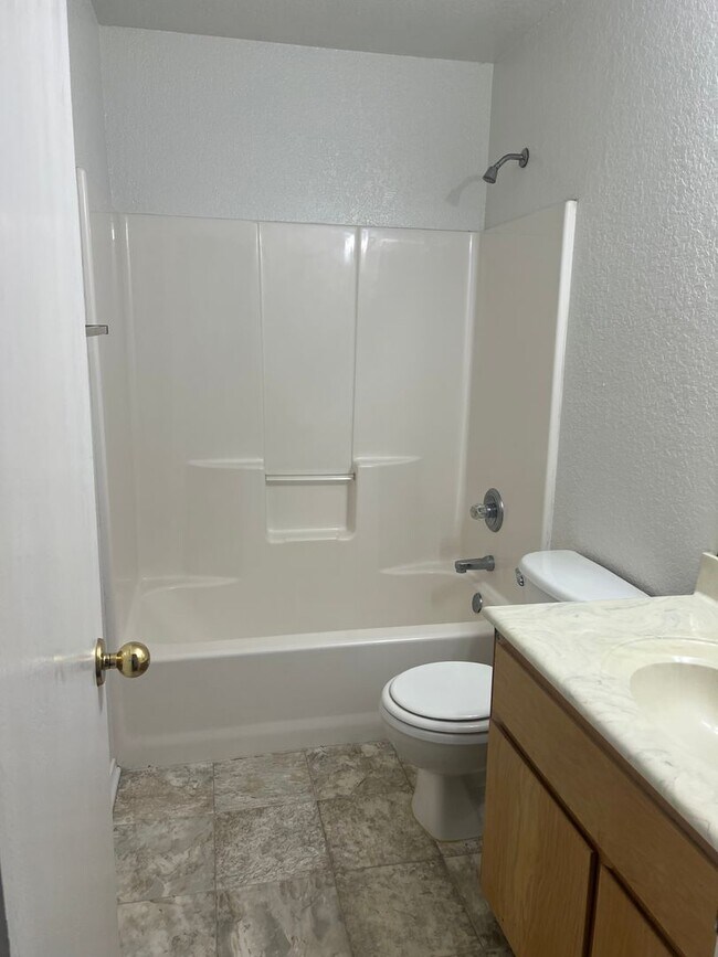 Building Photo - 2700 Edgefield St