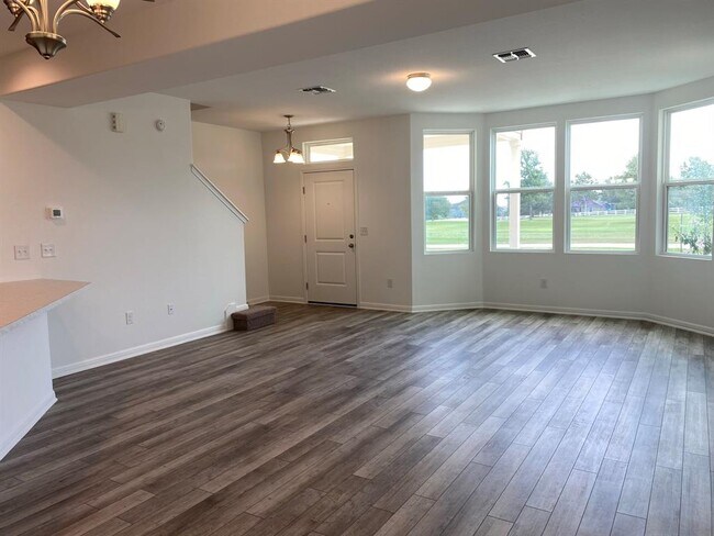 Building Photo - 142 Martha Ln