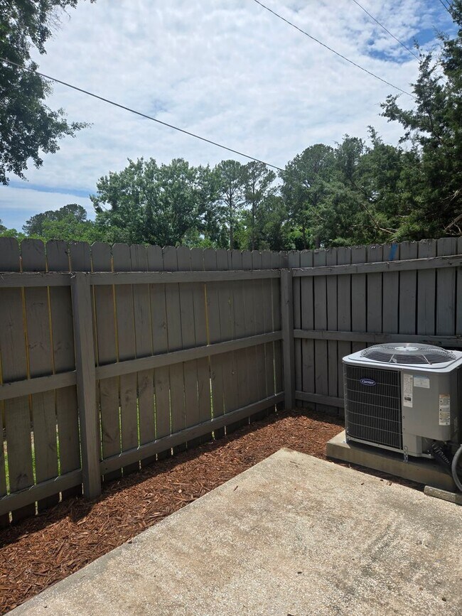 Building Photo - Charming 2-bedroom, 1.5-bath in the desirable Bellamy Forge