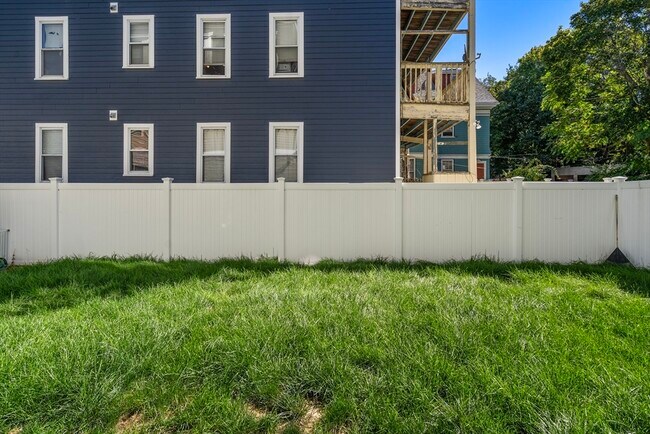 Building Photo - 54 Pleasant St