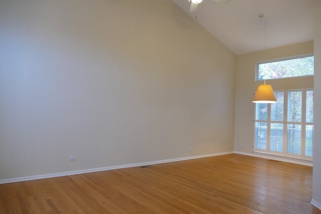 Building Photo - 2052 Spice Cir