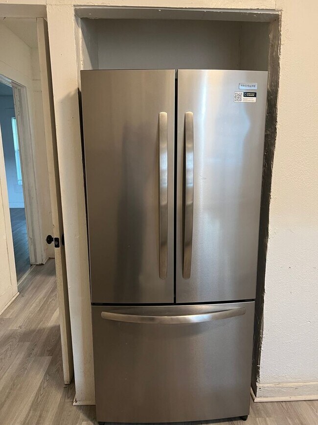 Building Photo - Charming 2BR Duplex in La Porte