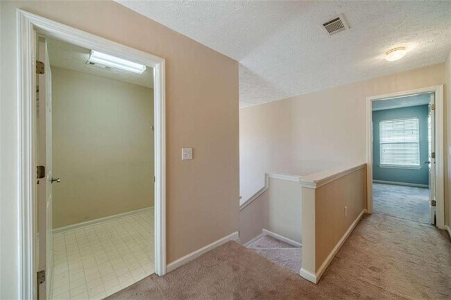Building Photo - 934 Dominion Walk Dr SW