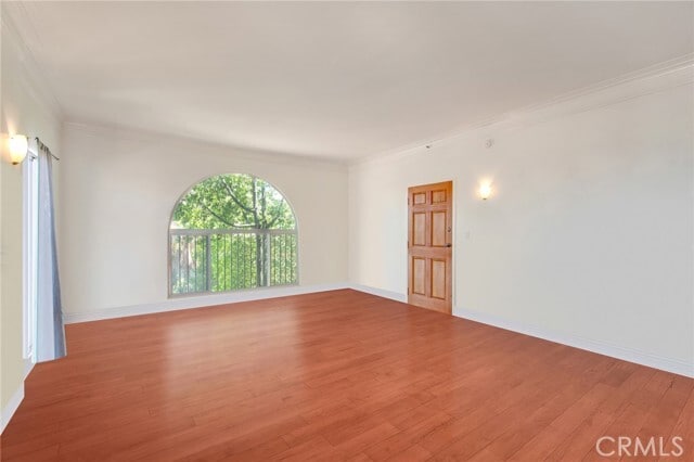 Building Photo - 251 N Kenmore Ave