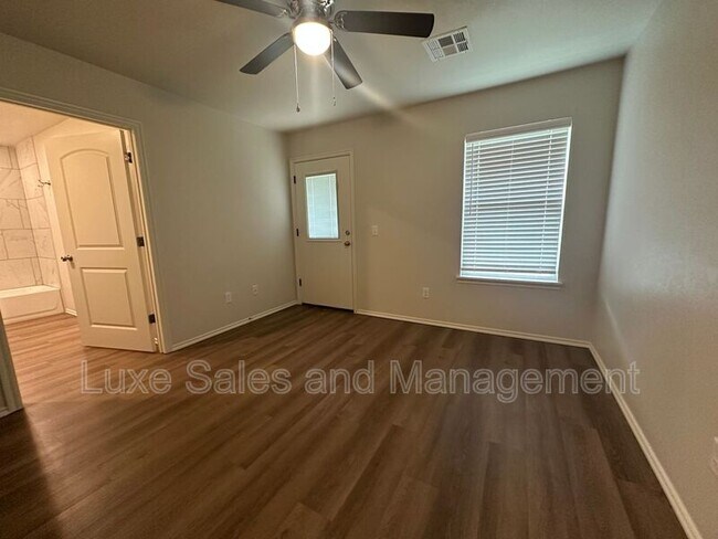 Building Photo - 10814 NW 119th St