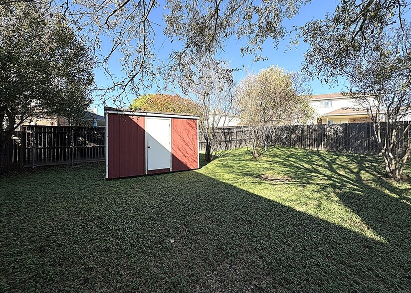 Building Photo - 2313 Modoc Dr