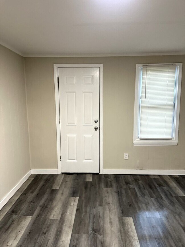 Building Photo - 425 Highland Ave