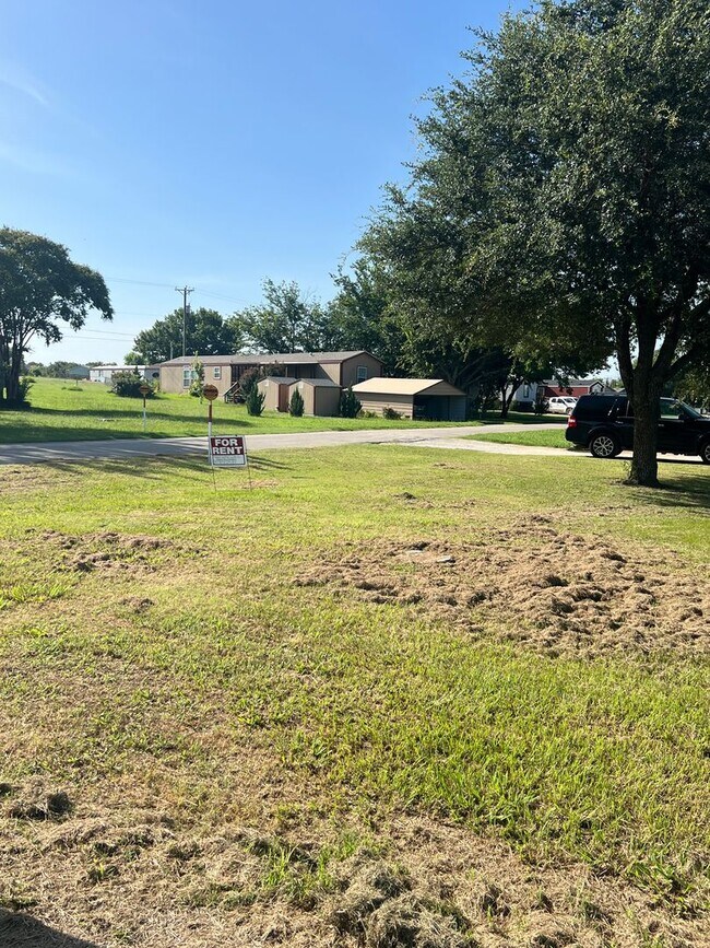 Building Photo - Remodeled 5 Bed | 2 Bath Mobile Home on Ha...