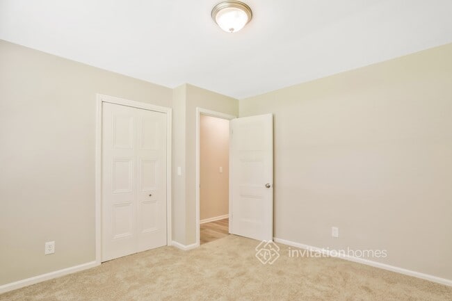 Building Photo - 872 Pinecrest Terrace SW