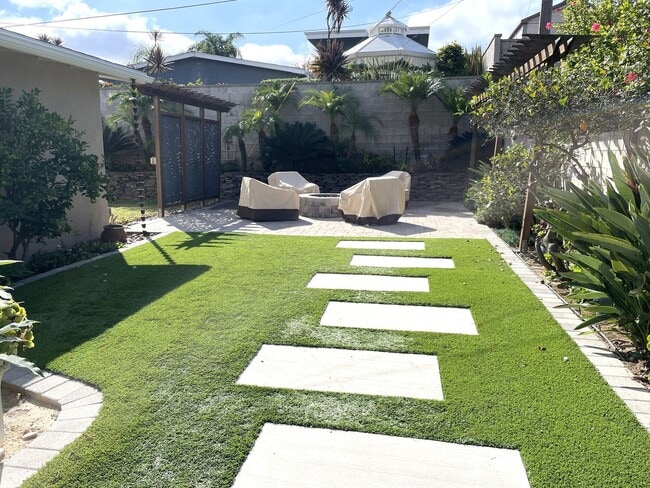 Building Photo - 4 bedroom updated West Torrance home