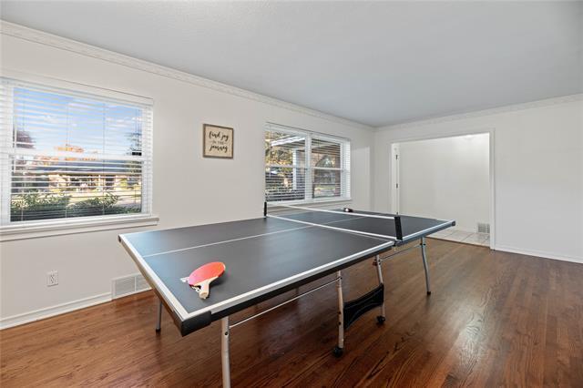 Building Photo - 9936 Lakemere Dr