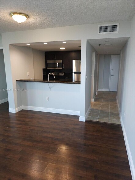 Building Photo - 850 N Miami Ave