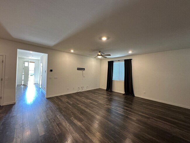 Building Photo - 3 BEDROOM HOME IN DESERT OASIS IN SURPRISE