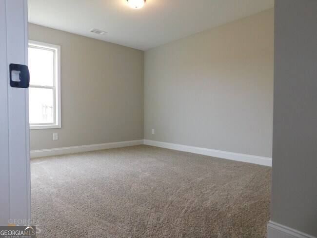 Building Photo - 2214 Savannah Dr