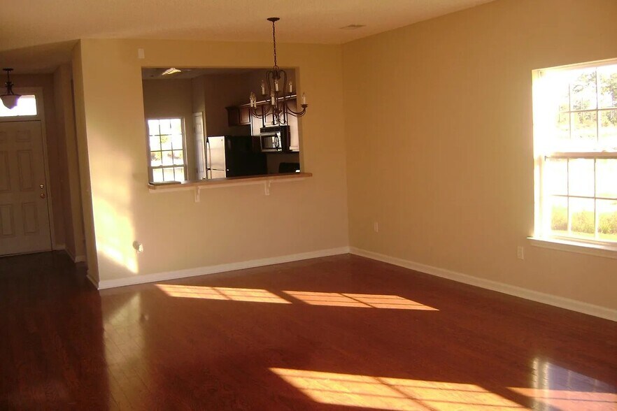 Building Photo - 1 Twin Oaks Pl