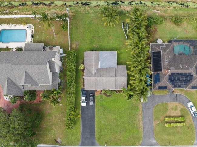 Building Photo - 3929 Lowson Blvd