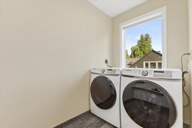 2ND FLOOR LAUNDRY - 323 3rd Pl NW