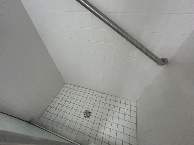 Building Photo - 1228 SE 24th Ave