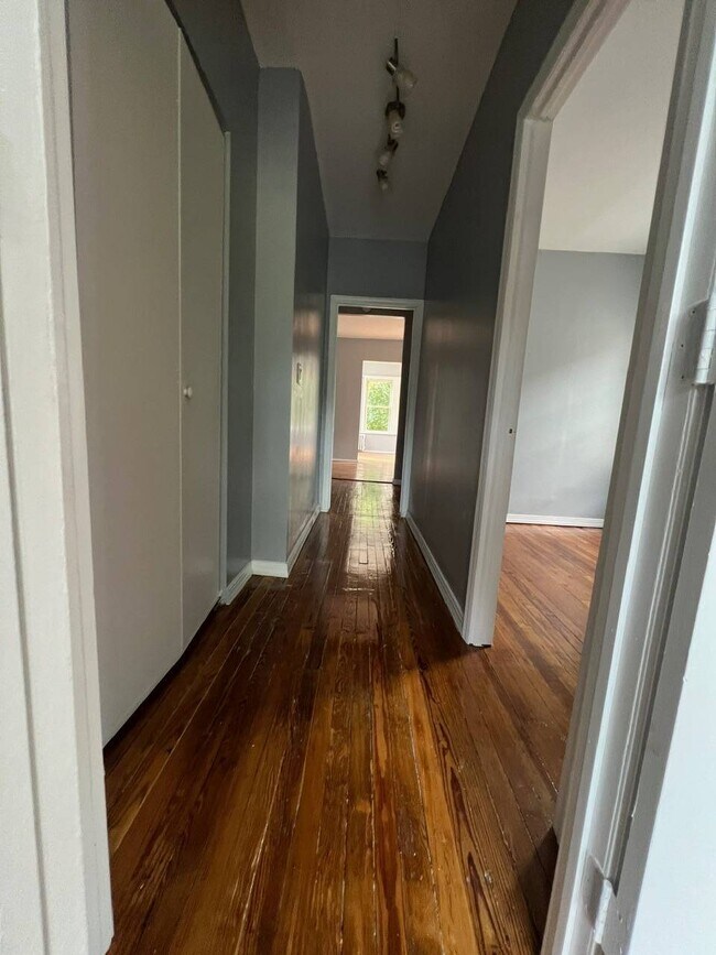 Building Photo - 27 Alton Pl