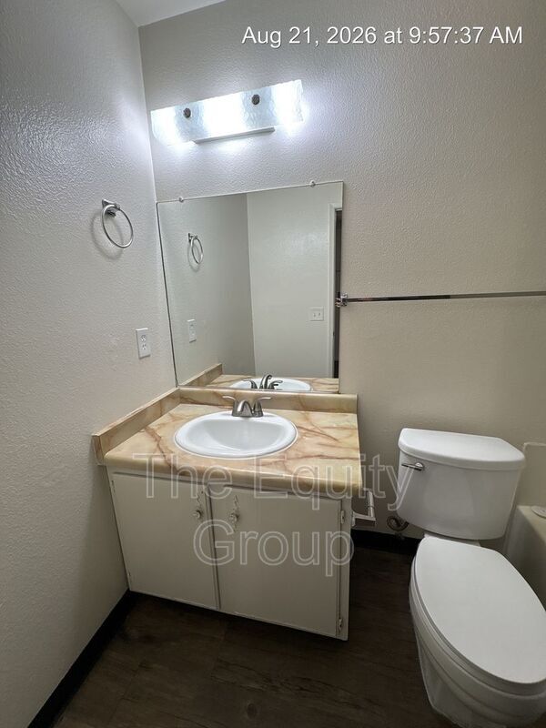 Building Photo - 3533 S County Center Dr