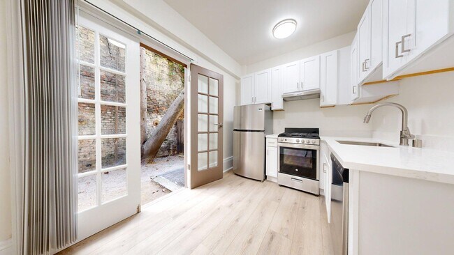 Building Photo - 1060 Bush St