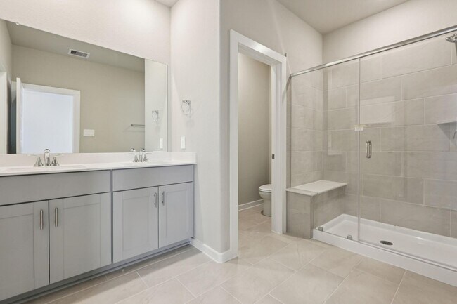 Building Photo - 567 Avisa Dr