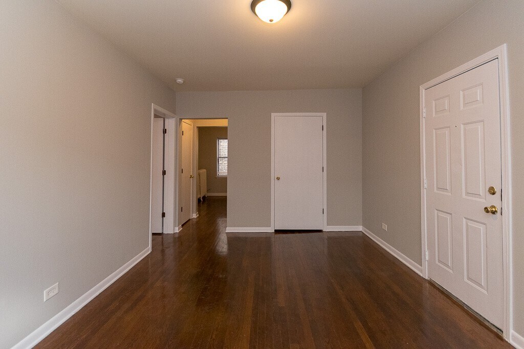 Building Photo - 5748 N Winthrop Ave