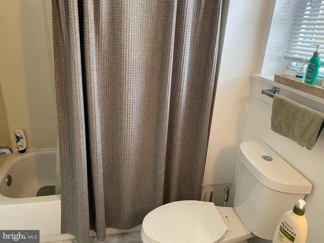 Building Photo - 229 S Ann St