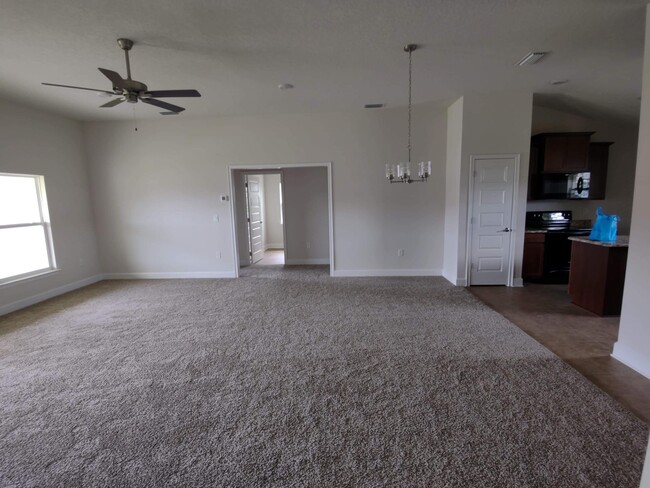 Building Photo - 809 Chestnut Dr