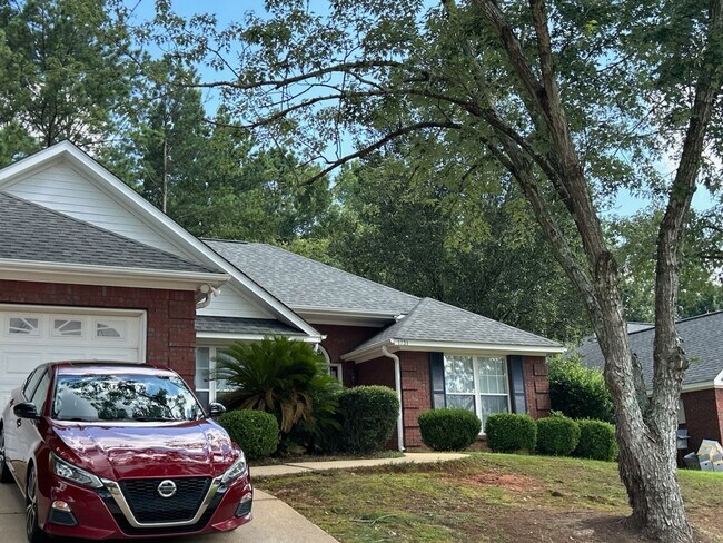 Building Photo - House in Auburn