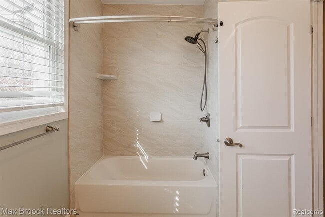 Building Photo - 1610 Yosemite Blvd