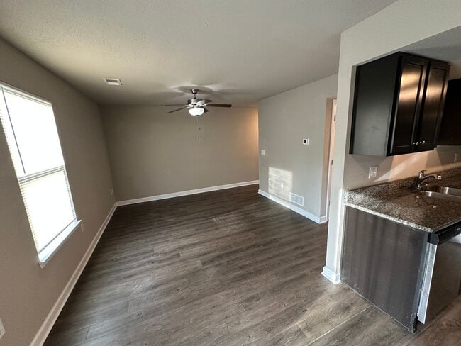 Building Photo - 3 Bed Townhome in Grain Valley