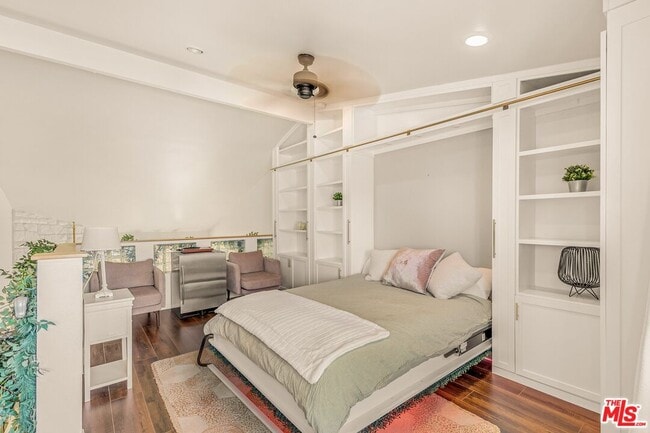 Building Photo - 14050 Magnolia Blvd