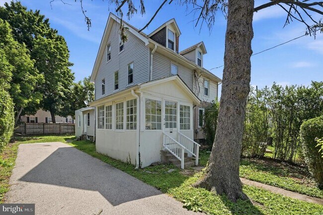 Building Photo - 729 Haverford Rd