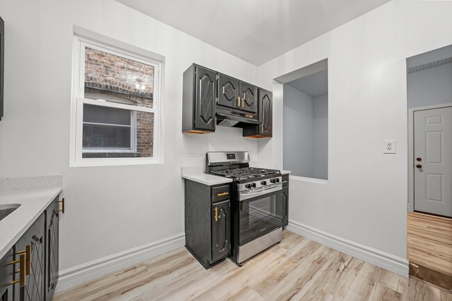 Building Photo - 6423 S Maplewood Ave
