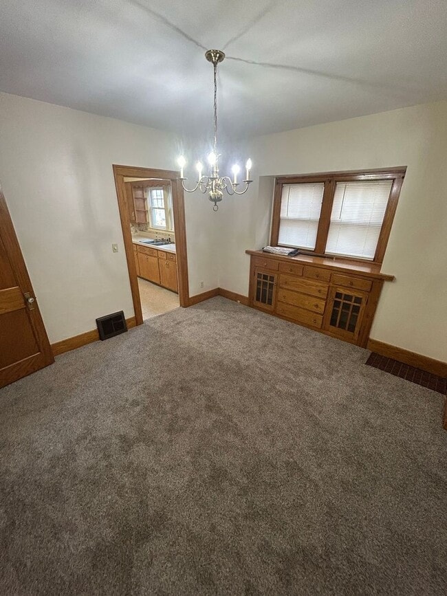 Building Photo - 1439 Vassar Dr