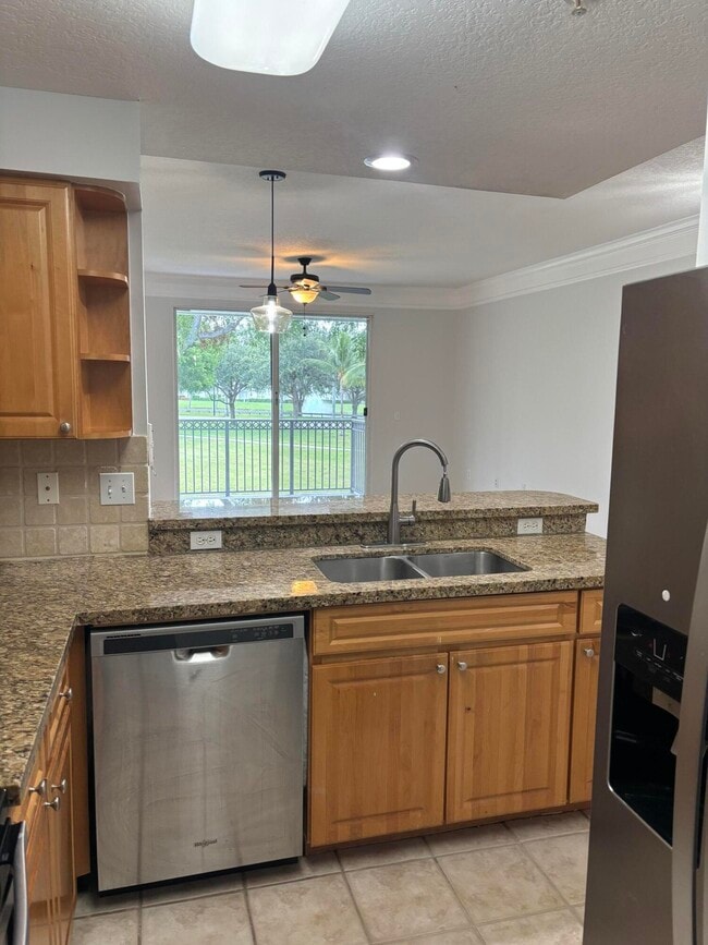 Building Photo - 2050 Alta Meadows Ln