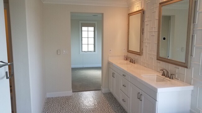 Building Photo - 3 bd/3.5 Ba Sea Summit Panoramic Ocean Vie...