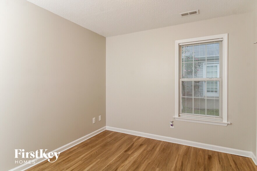 Building Photo - 129 Bridlewood Ave