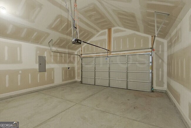 Building Photo - 106 Western Red Cedar Dr