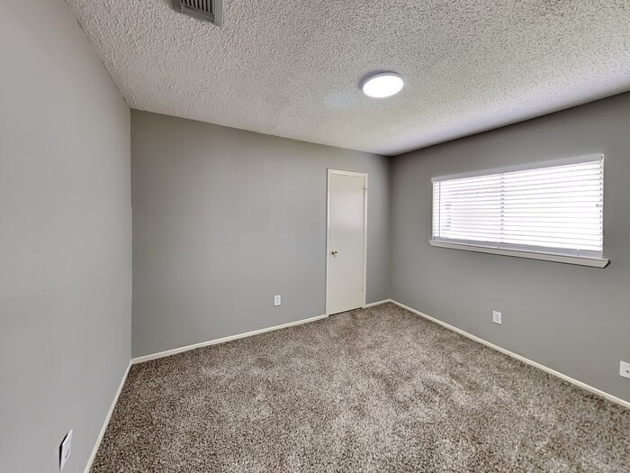 Building Photo - 24030 Griffin House Ln