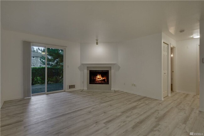Building Photo - Charming condo at Echo Lake