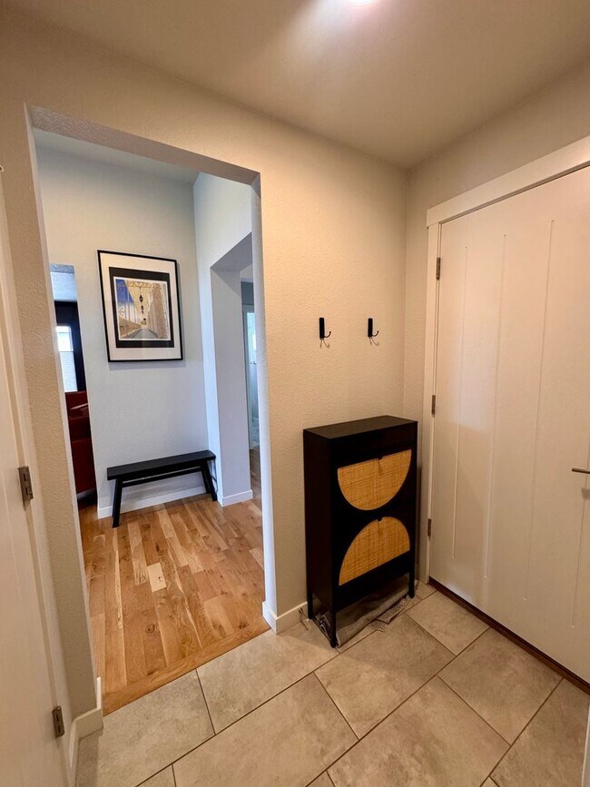 Building Photo - LUXURY 4 Bedroom home in NORTHGATE with Mountain Views