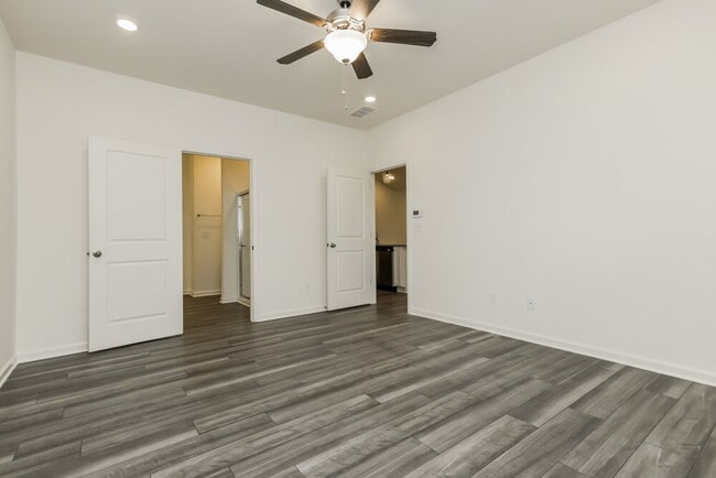 Building Photo - 7018 Rochford Dr