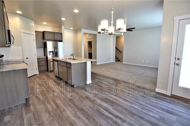 Building Photo - 3098 W Everest St