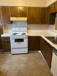 Building Photo - 2 bedroom 2 bath town home in a gated community