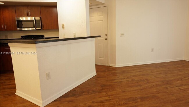 Building Photo - 12980 Vista Isles Dr