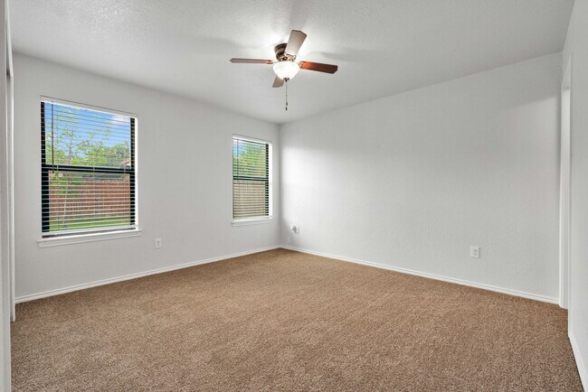 Building Photo - Charming 3 bedroom 2 Bathroom Home!