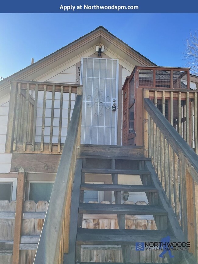 Building Photo - Very Cute 1 bed 1 bath upstairs unit, with...