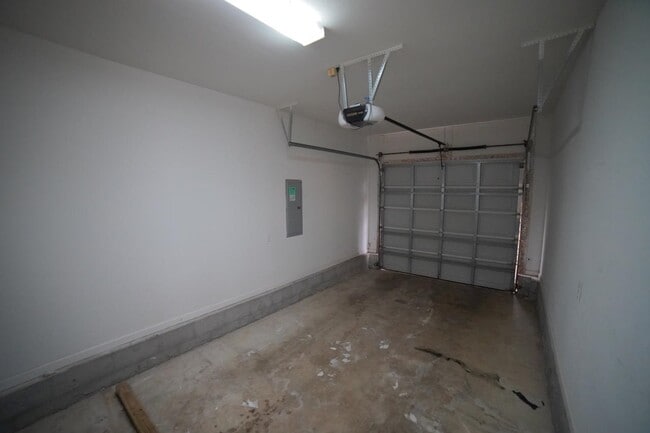 Building Photo - 829 Dent St